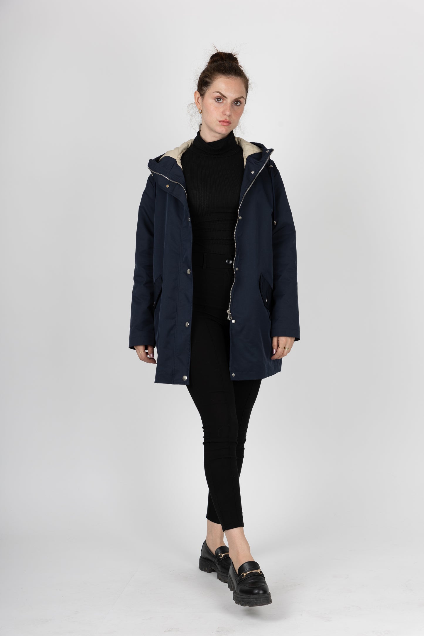 PARKA MI-LONGUE A CAPUCHE