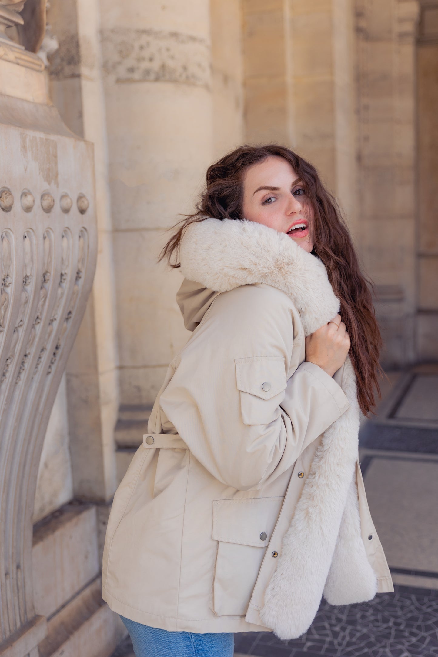 PARKA À INTÉRIEUR ET CAPUCHE FAUSSE FOURRURE