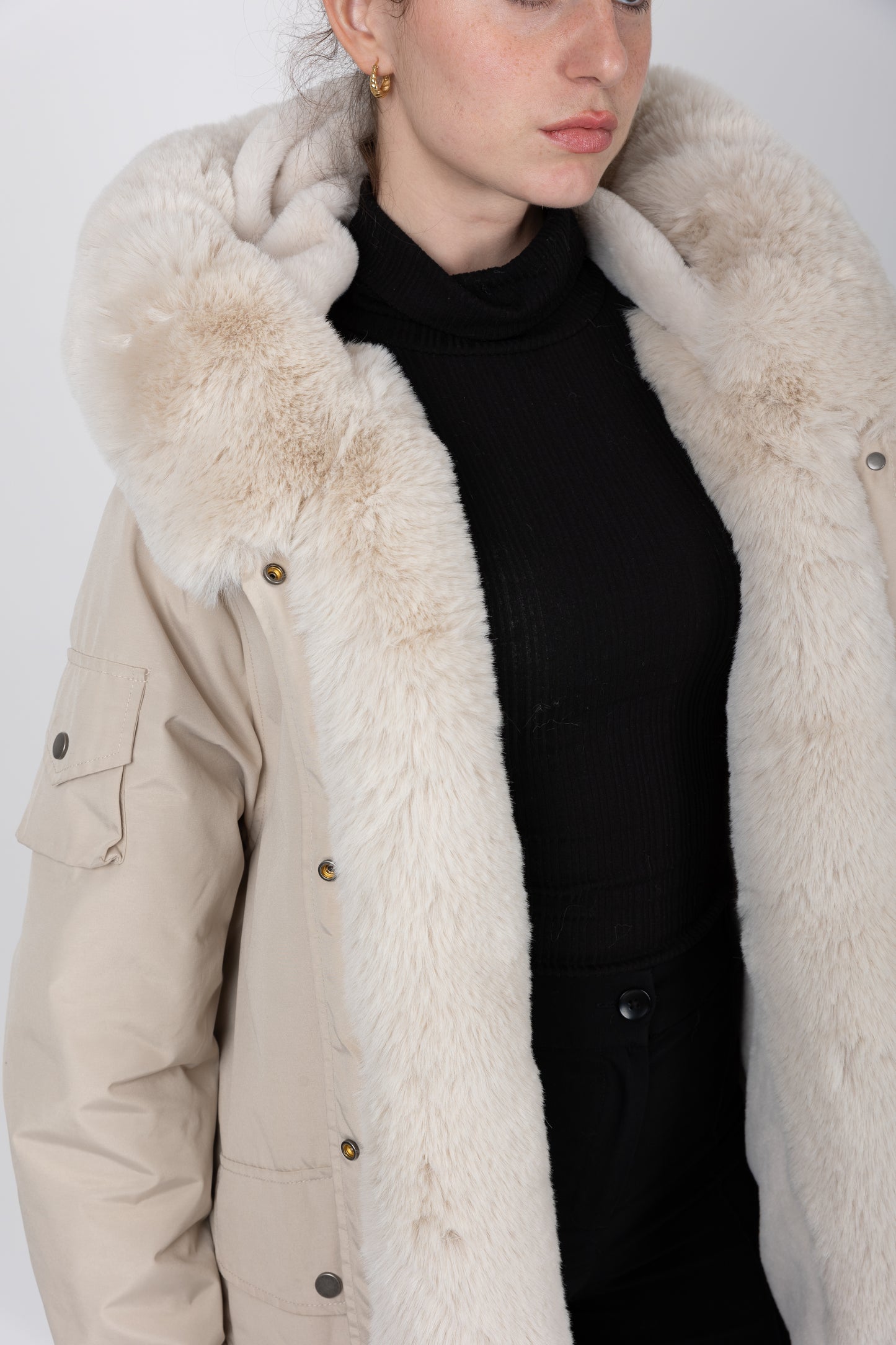 PARKA À INTÉRIEUR ET CAPUCHE FAUSSE FOURRURE