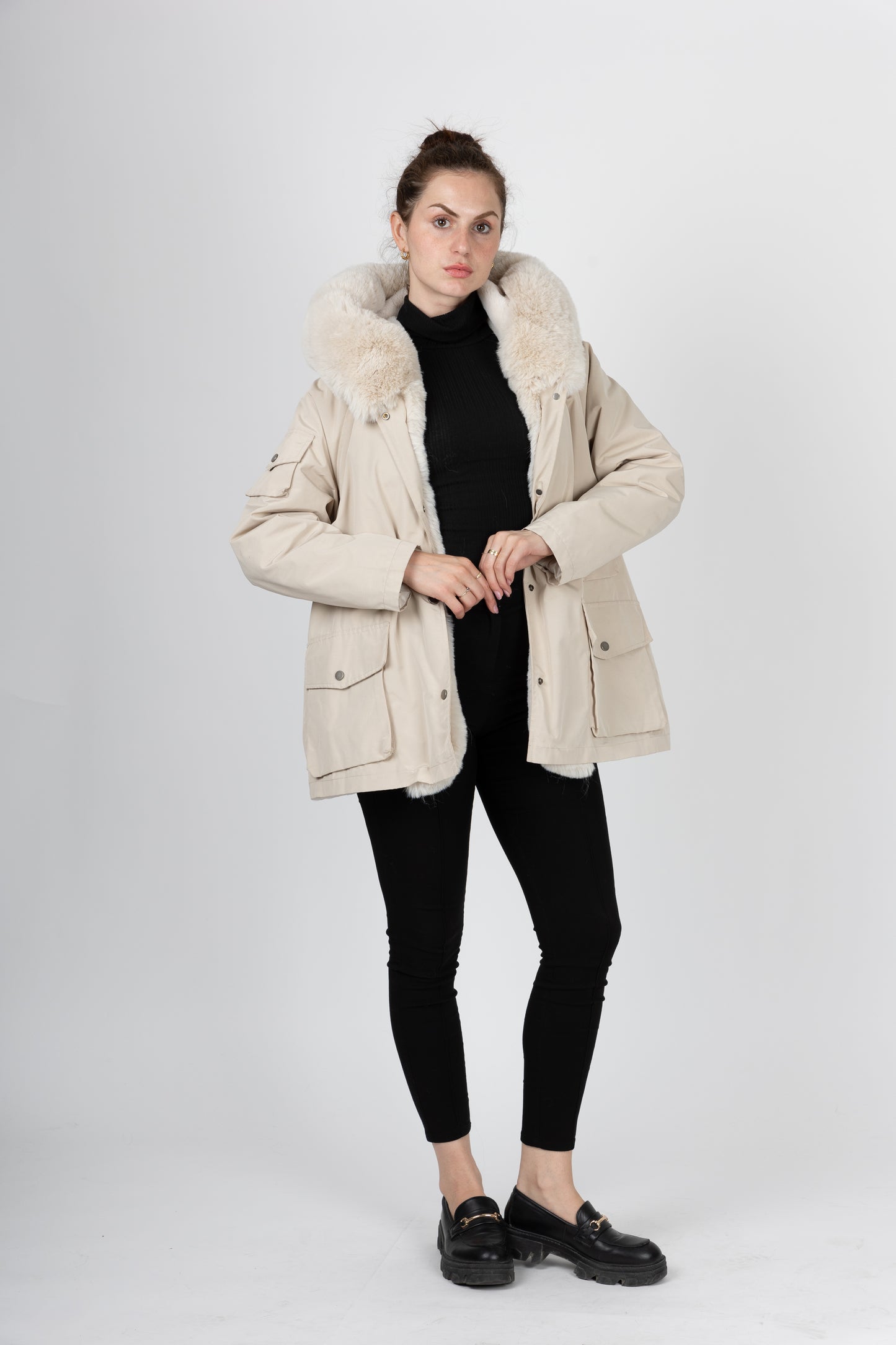 PARKA À INTÉRIEUR ET CAPUCHE FAUSSE FOURRURE