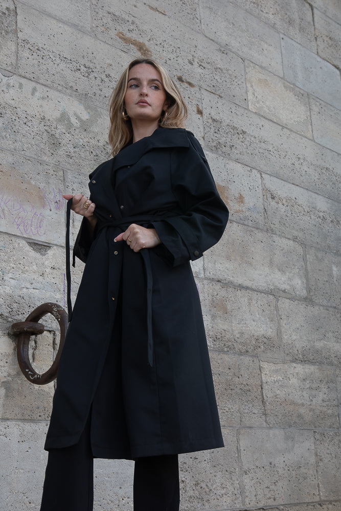 TRENCH LONG Á CEINTURE ET BOUTONS PRESSION