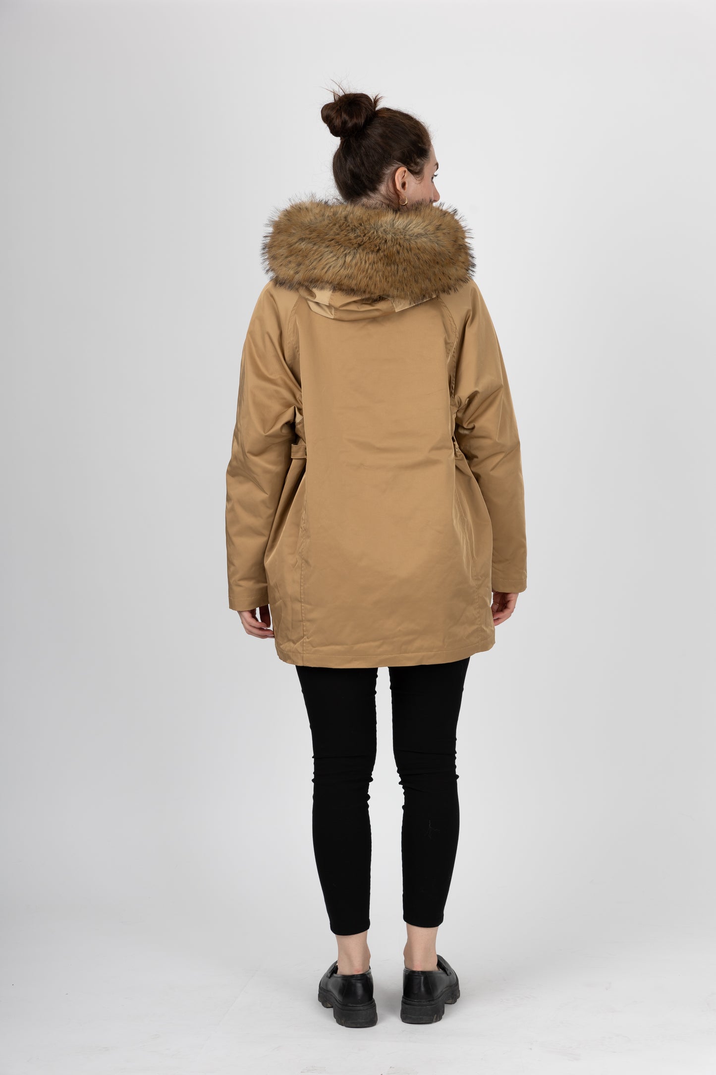 MANTEAU AVEC INTÉRIEUR ET COL EN FAUSSE FOURRURE