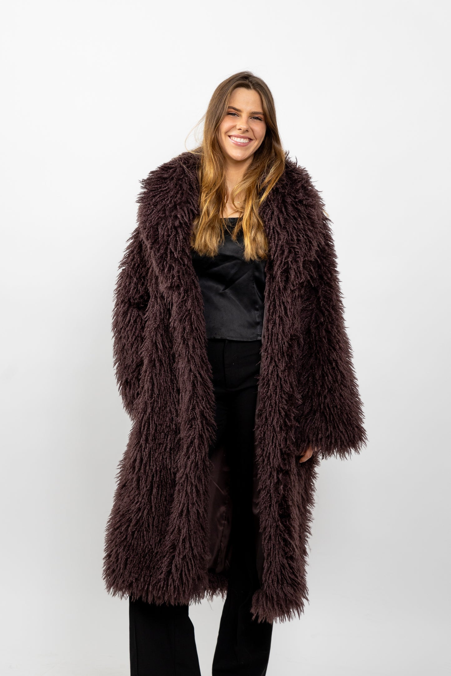 MANTEAU LONG EN FAUSSE FOURRURE