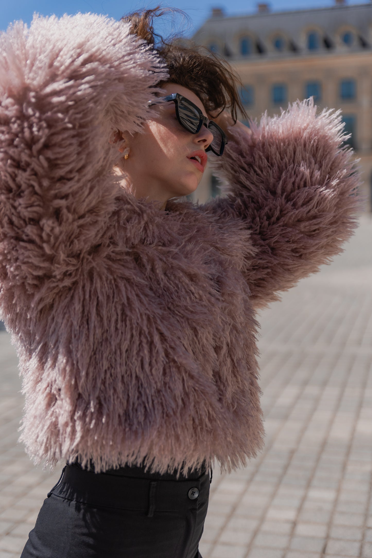 MANTEAU COURT EN FAUSSE FOURRURE MOUTON