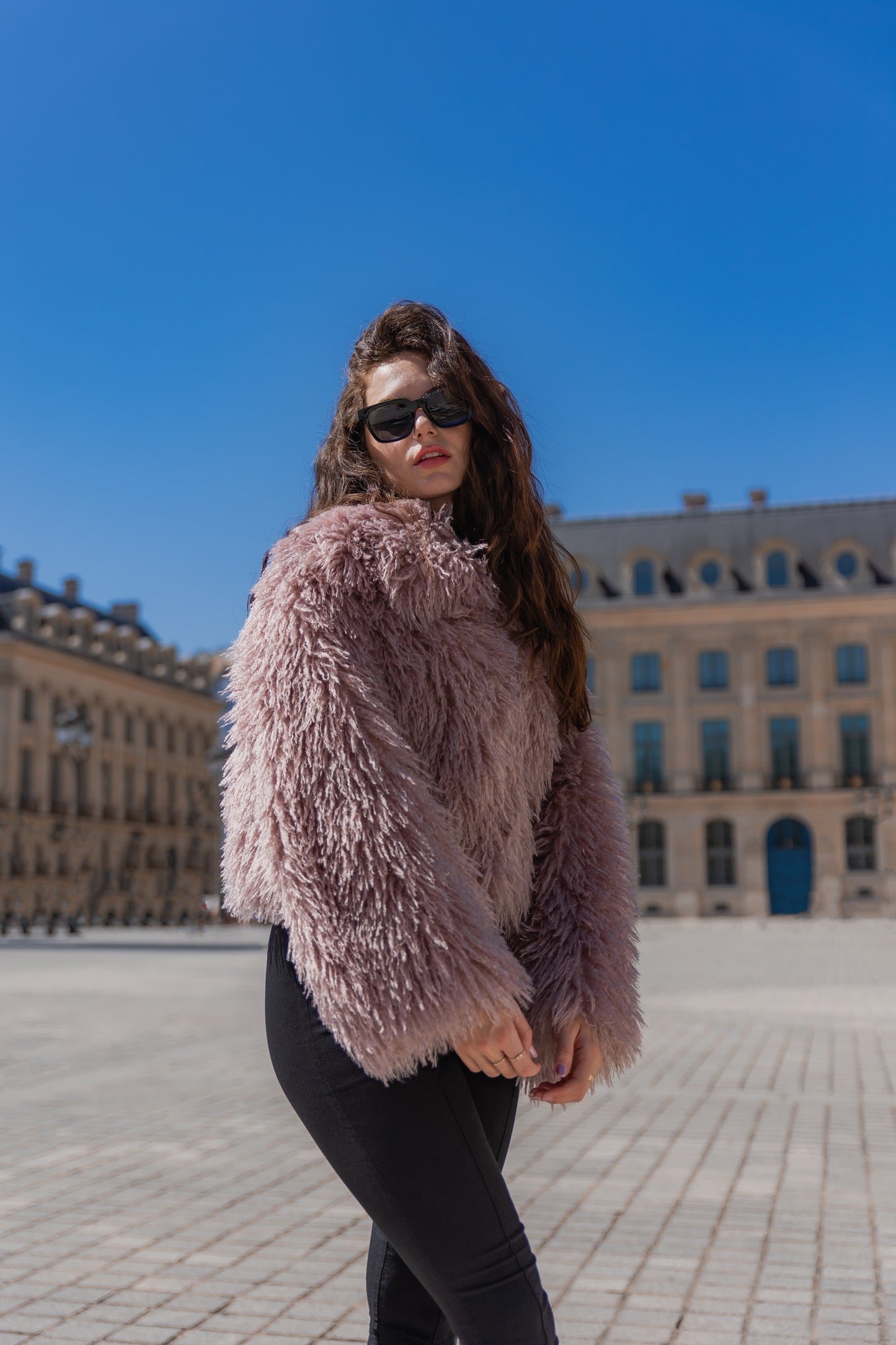 MANTEAU COURT EN FAUSSE FOURRURE MOUTON