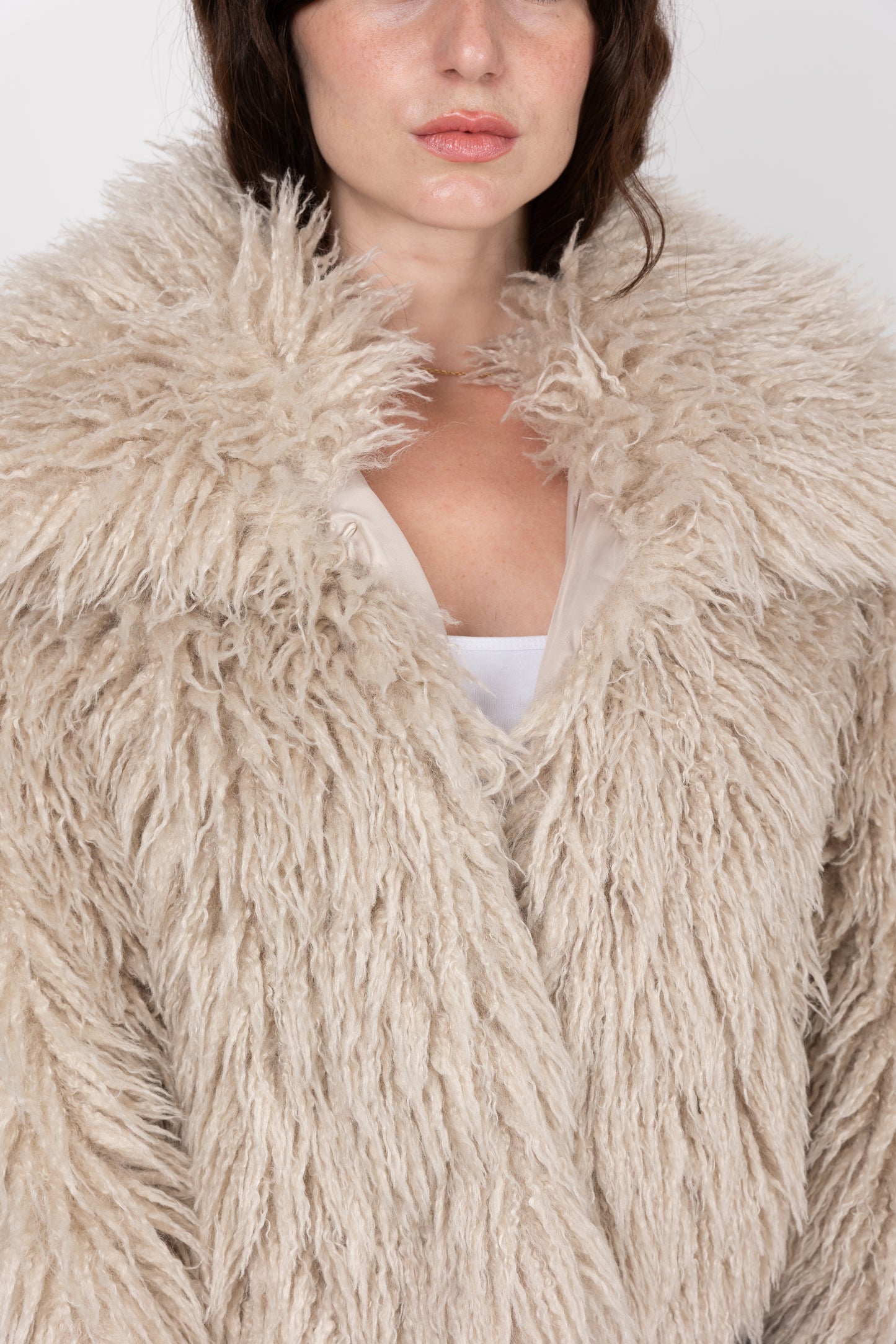 MANTEAU COURT EN FAUSSE FOURRURE MOUTON