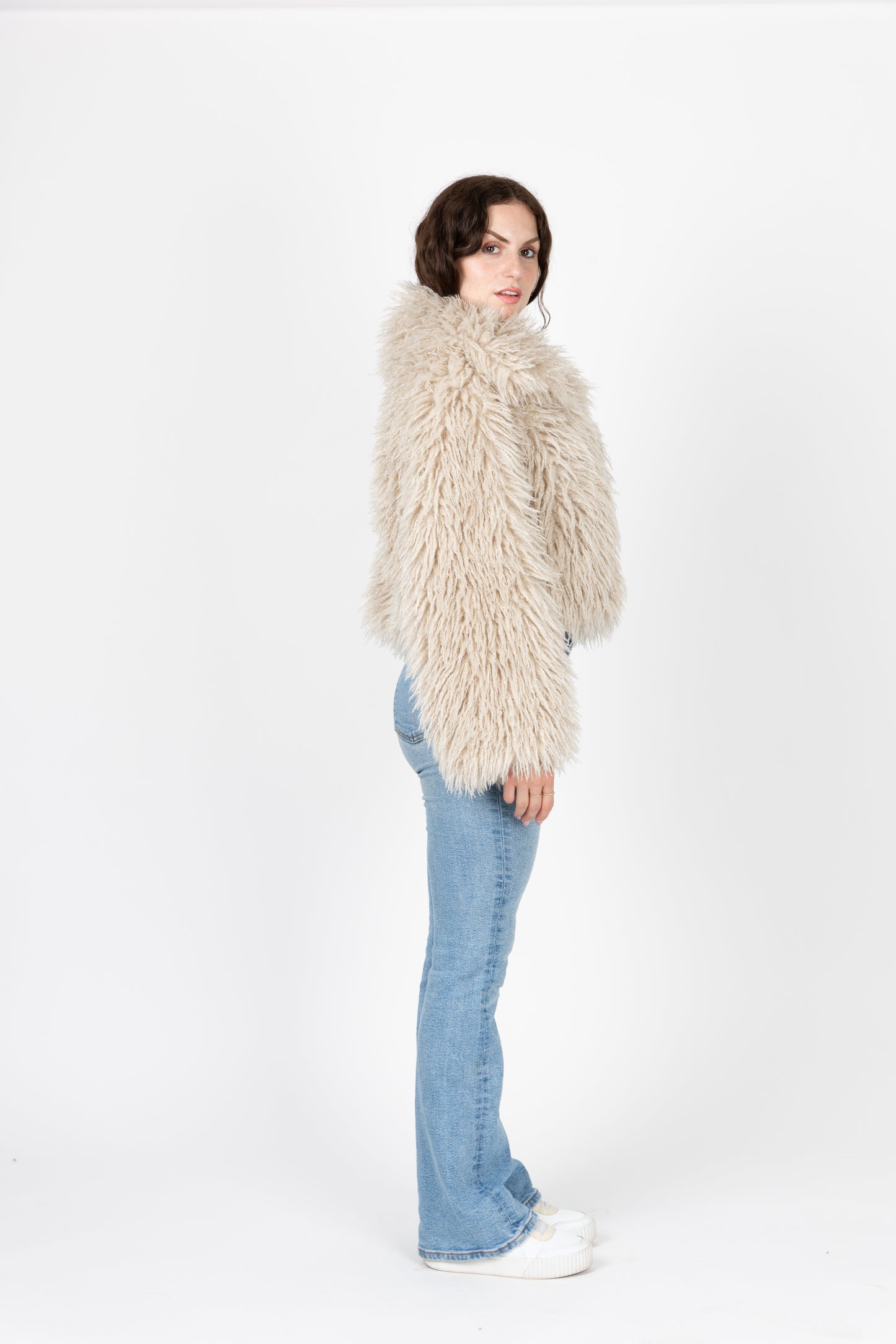 MANTEAU COURT EN FAUSSE FOURRURE MOUTON