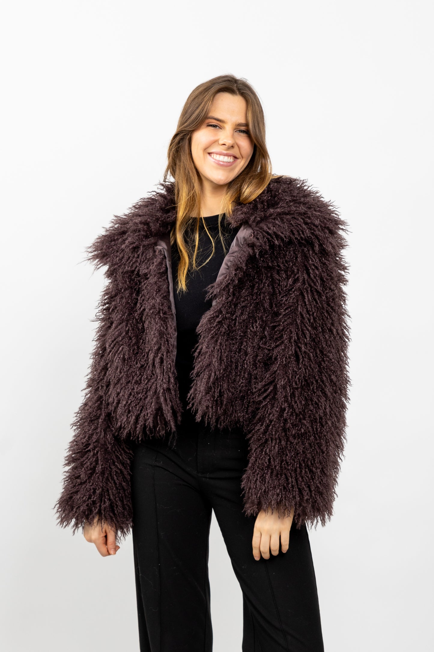MANTEAU COURT EN FAUSSE FOURRURE MOUTON