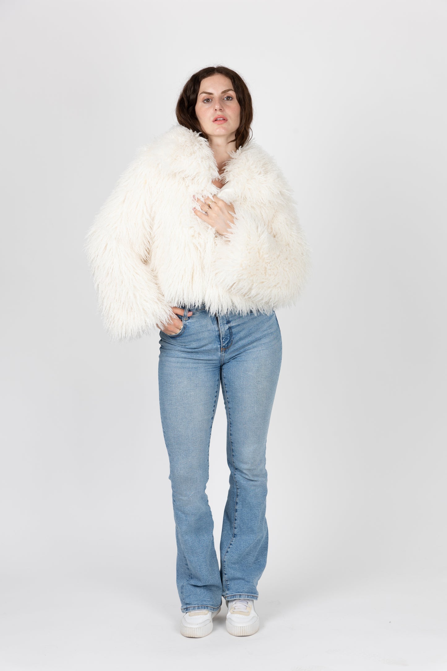 MANTEAU COURT EN FAUSSE FOURRURE MOUTON