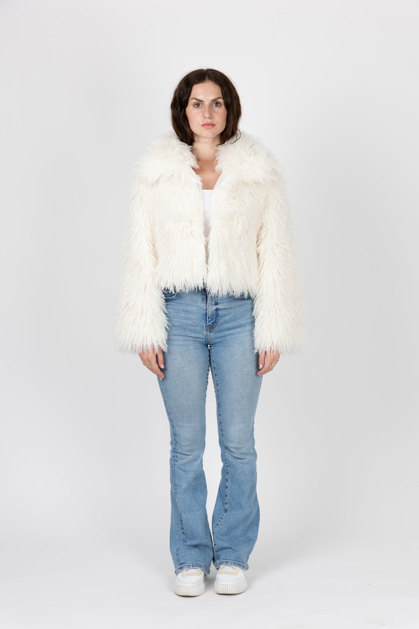 MANTEAU COURT EN FAUSSE FOURRURE MOUTON