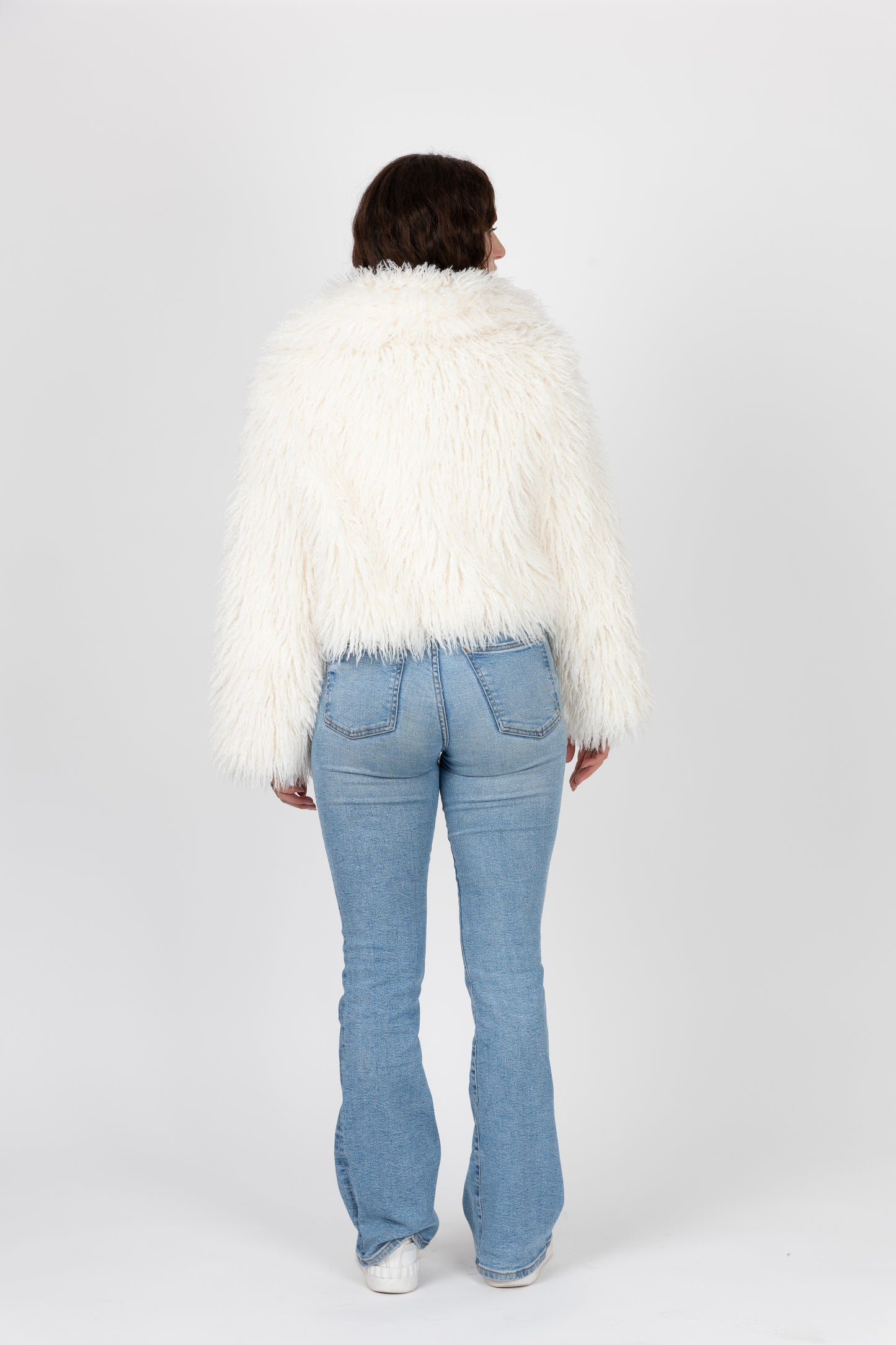 MANTEAU COURT EN FAUSSE FOURRURE MOUTON