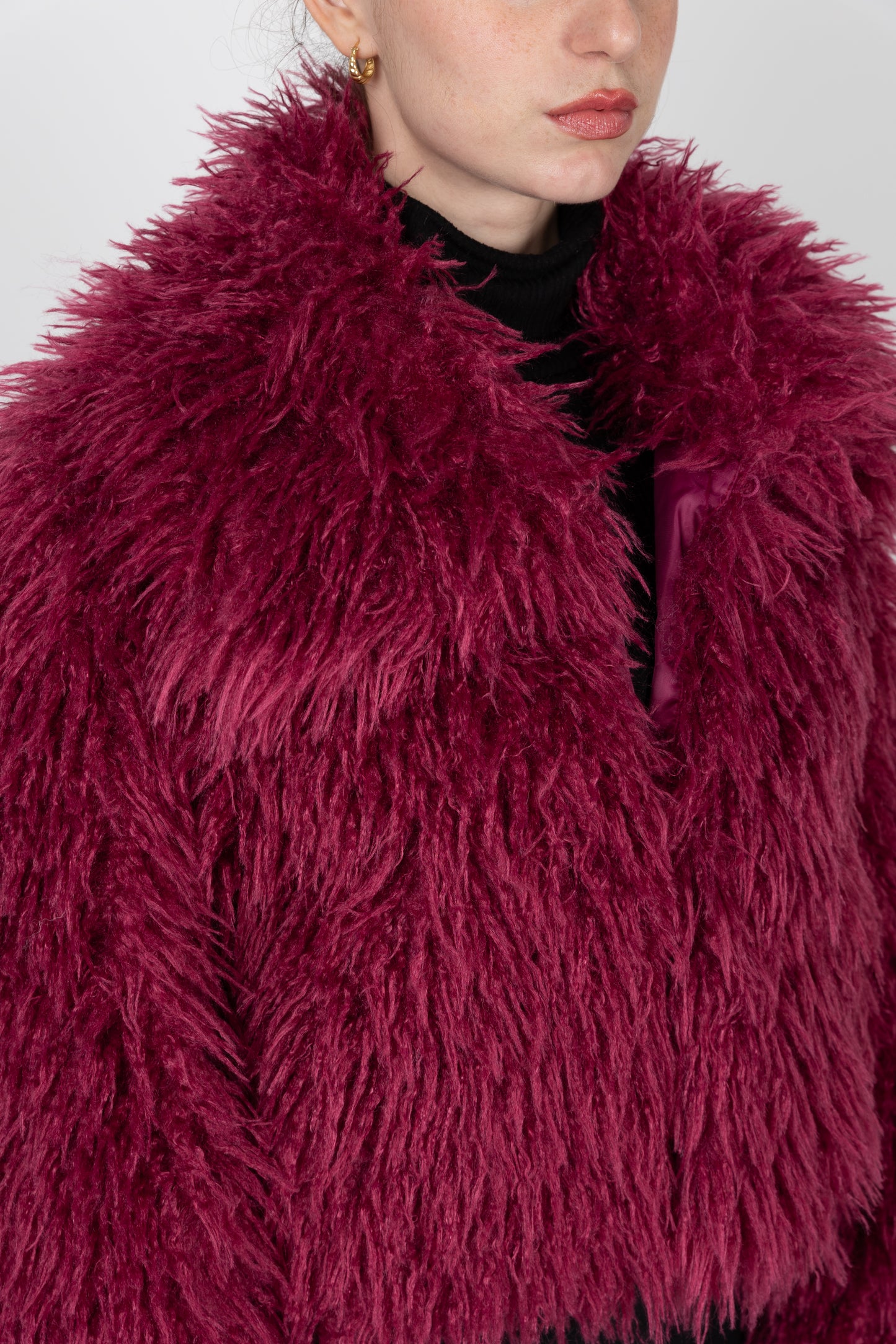 MANTEAU COURT EN FAUSSE FOURRURE MOUTON