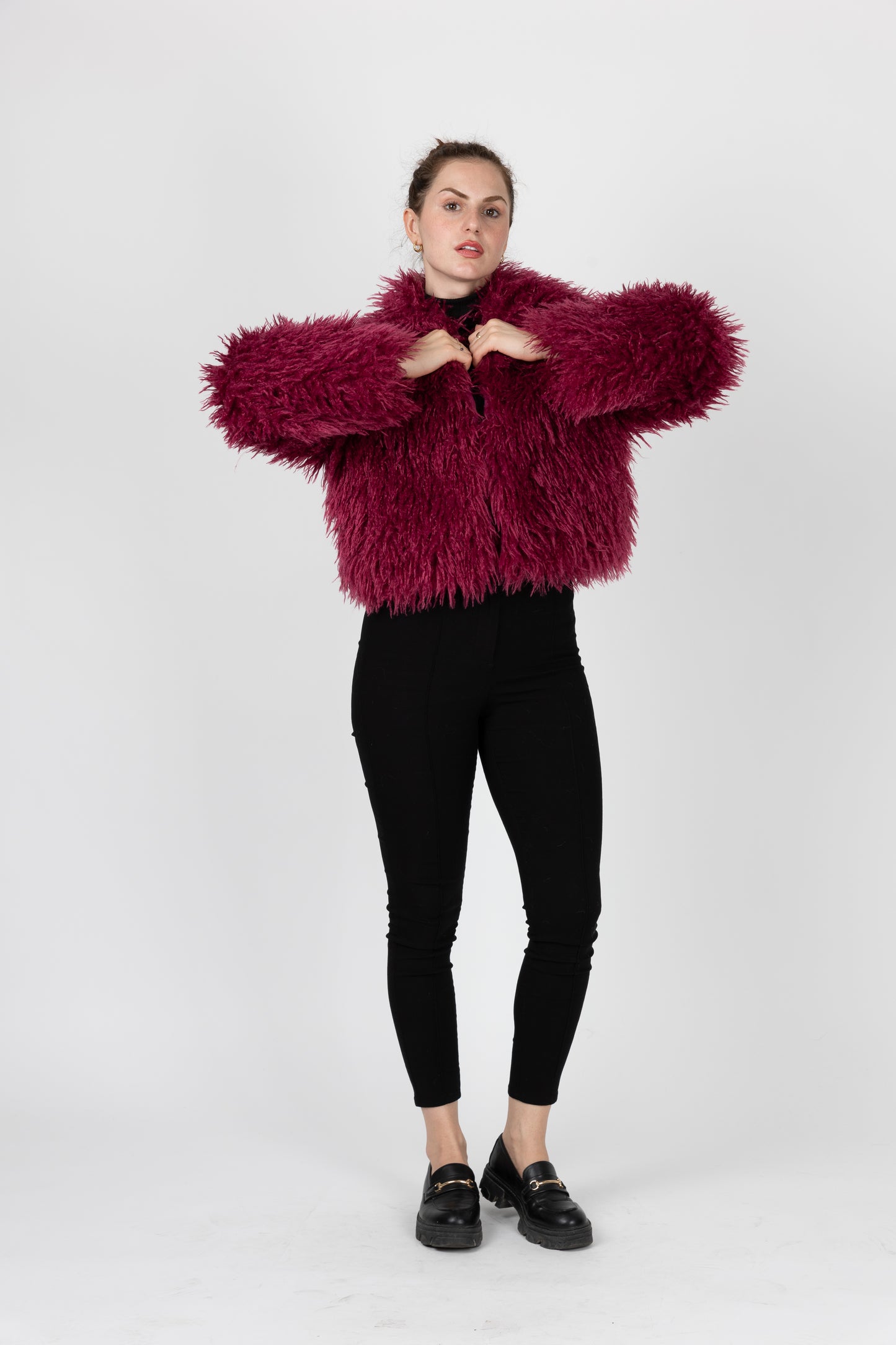 MANTEAU COURT EN FAUSSE FOURRURE MOUTON