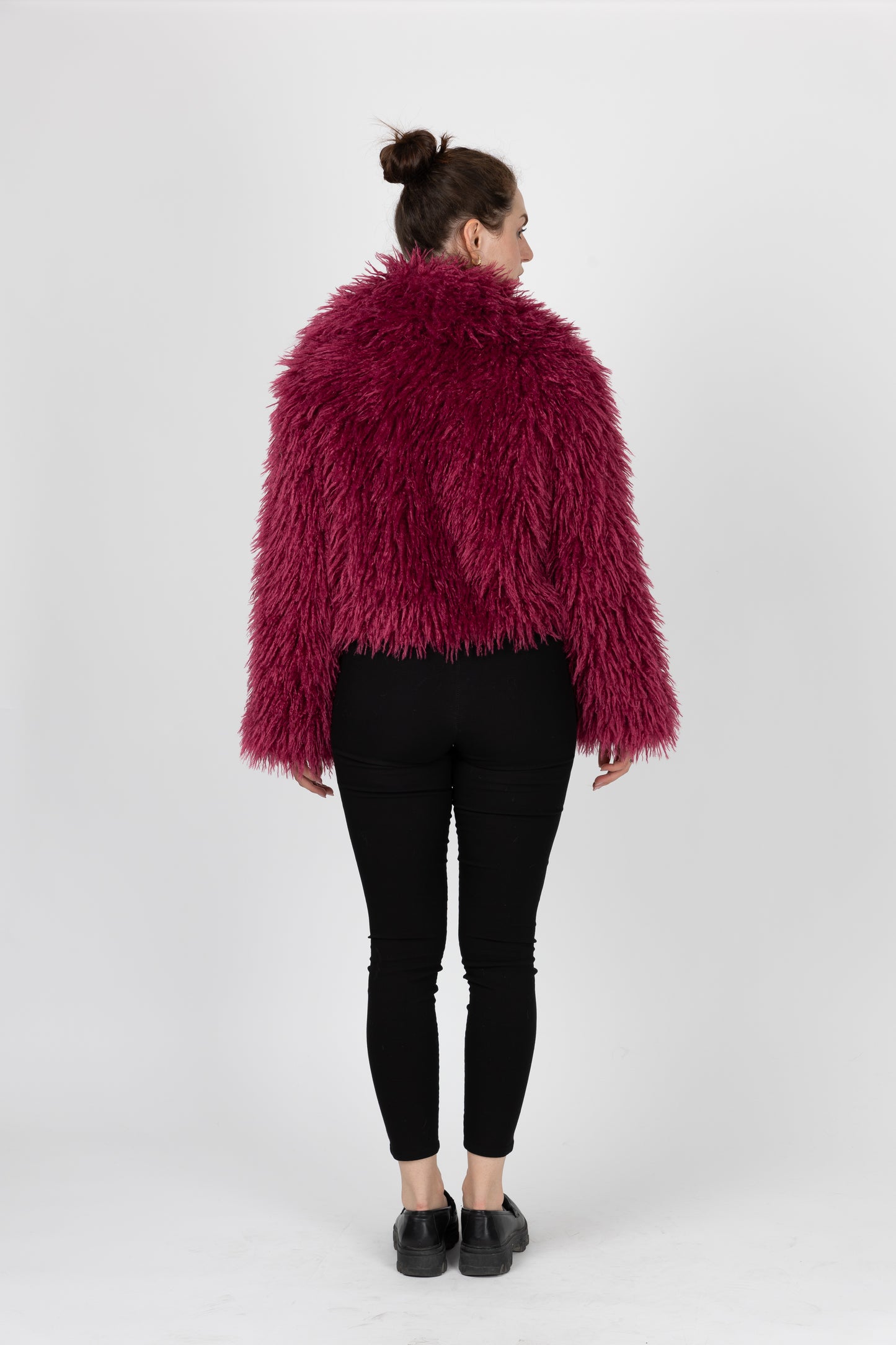 MANTEAU COURT EN FAUSSE FOURRURE MOUTON