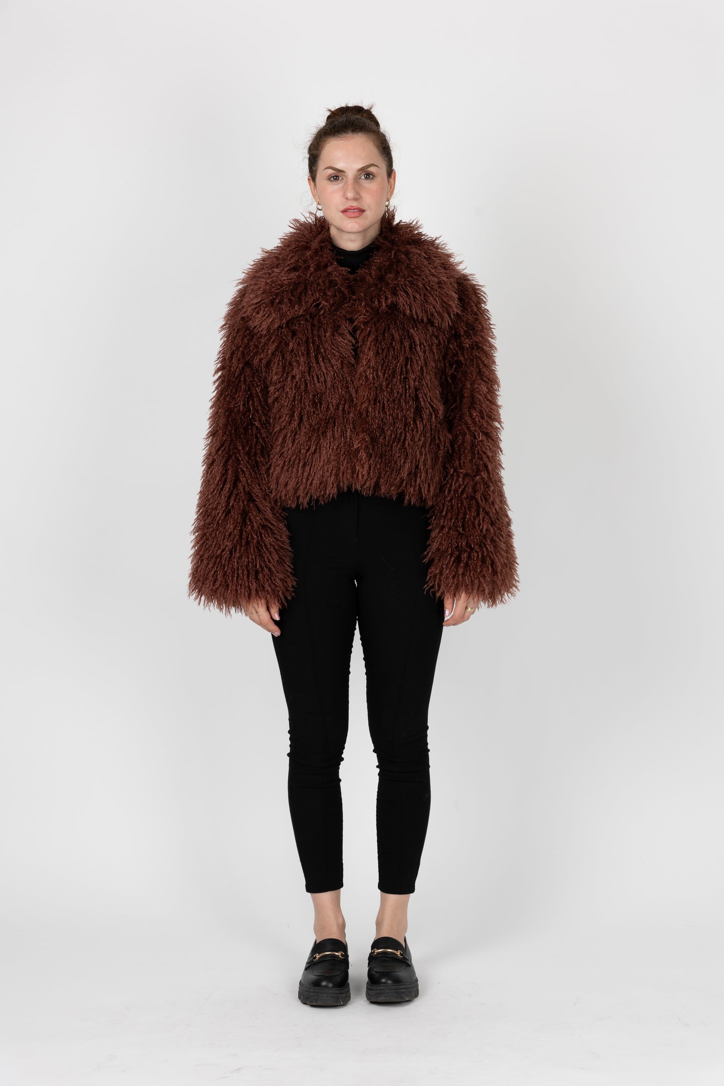MANTEAU COURT EN FAUSSE FOURRURE MOUTON