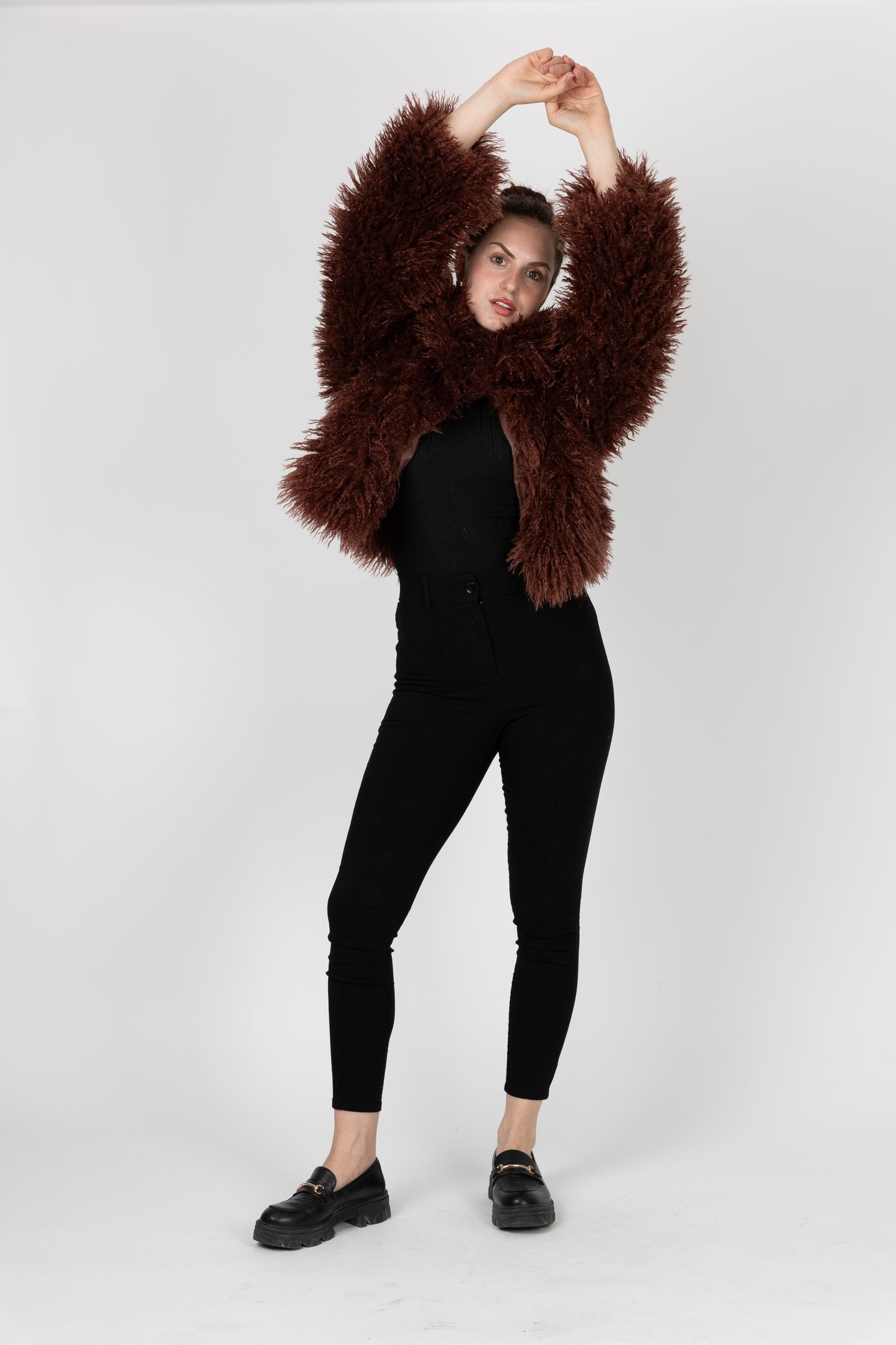 MANTEAU COURT EN FAUSSE FOURRURE MOUTON