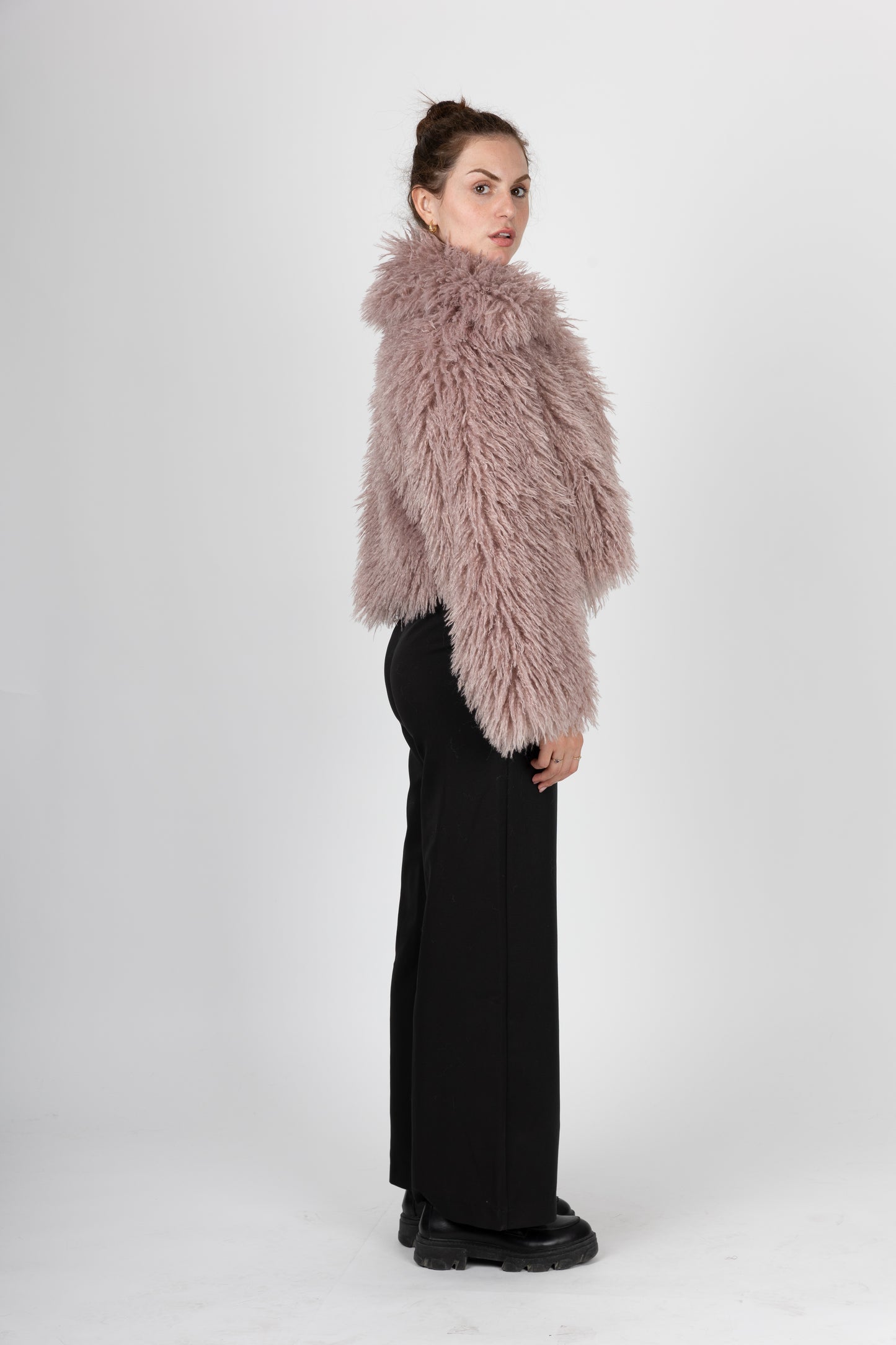 MANTEAU COURT EN FAUSSE FOURRURE MOUTON