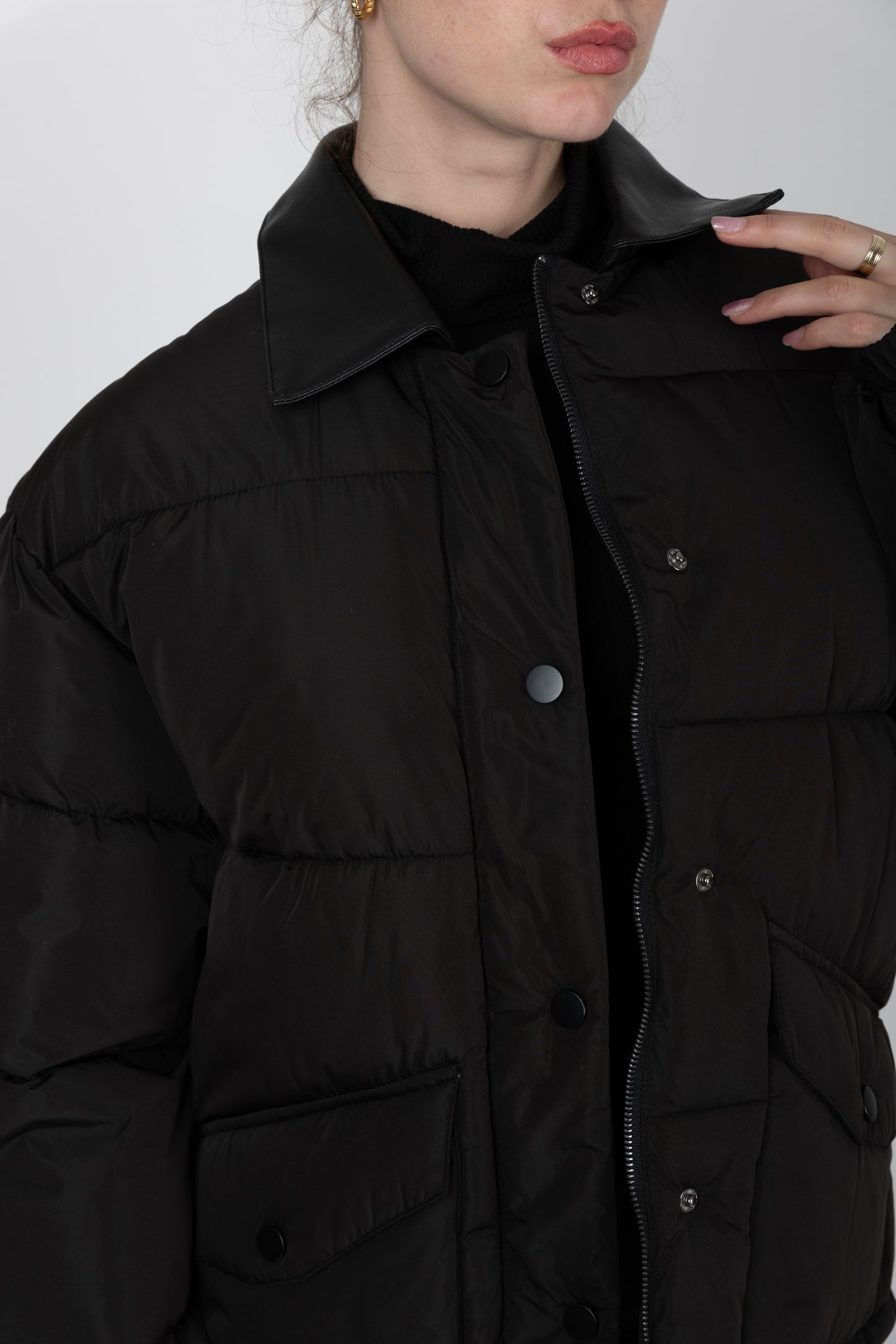 DOWN JACKET WITH CONTRASTING COLLAR