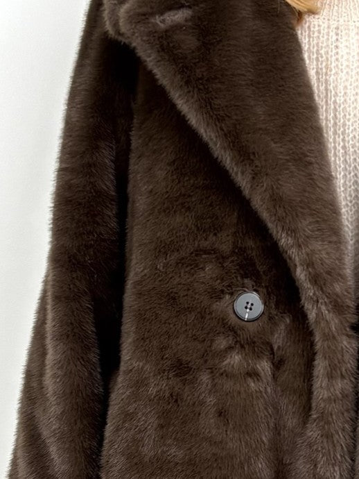 MANTEAU LONG EN FAUSSE FOURRURE A CEINTURE