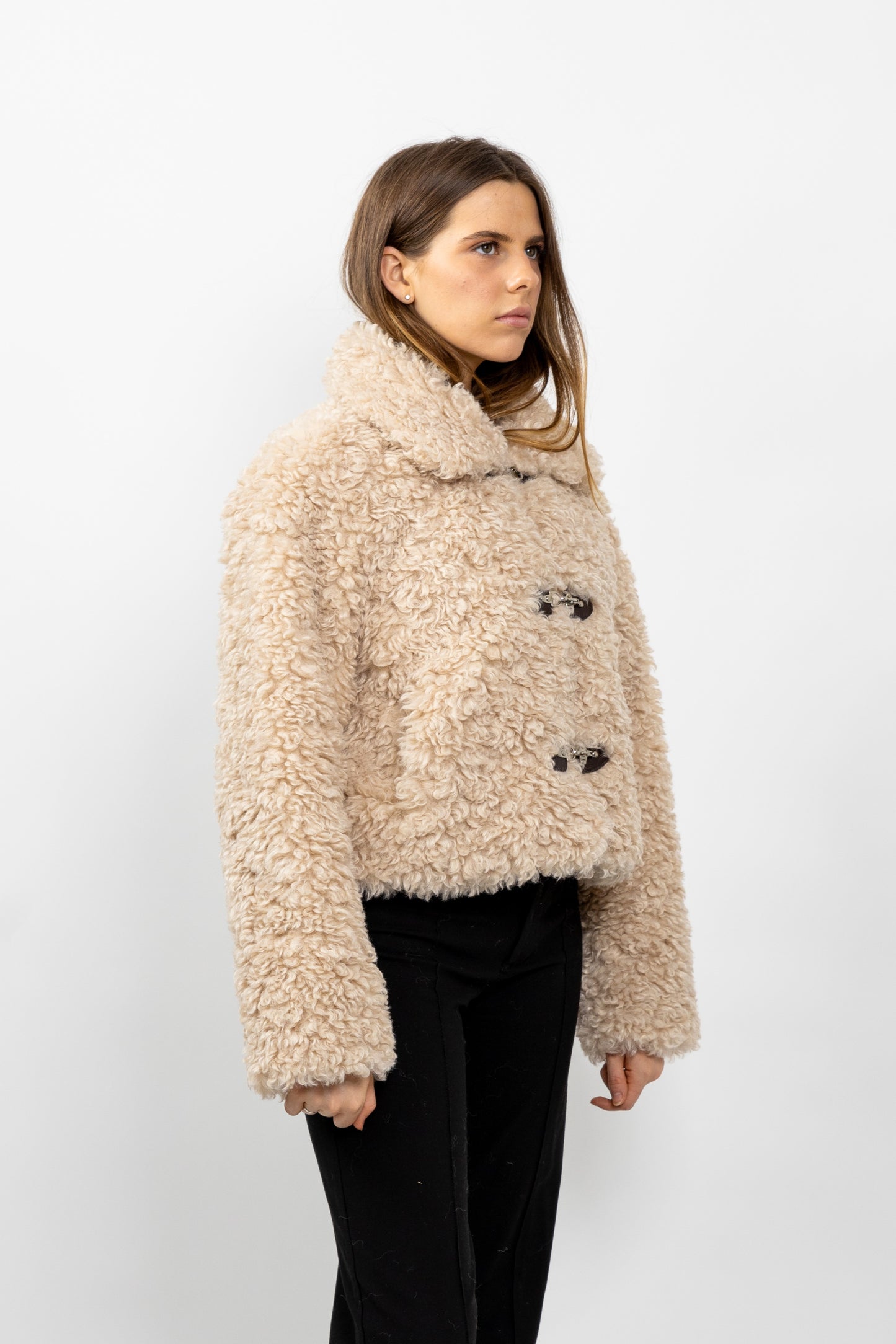 MANTEAU COURT EN FAUSSE FOURRURE MOUTON