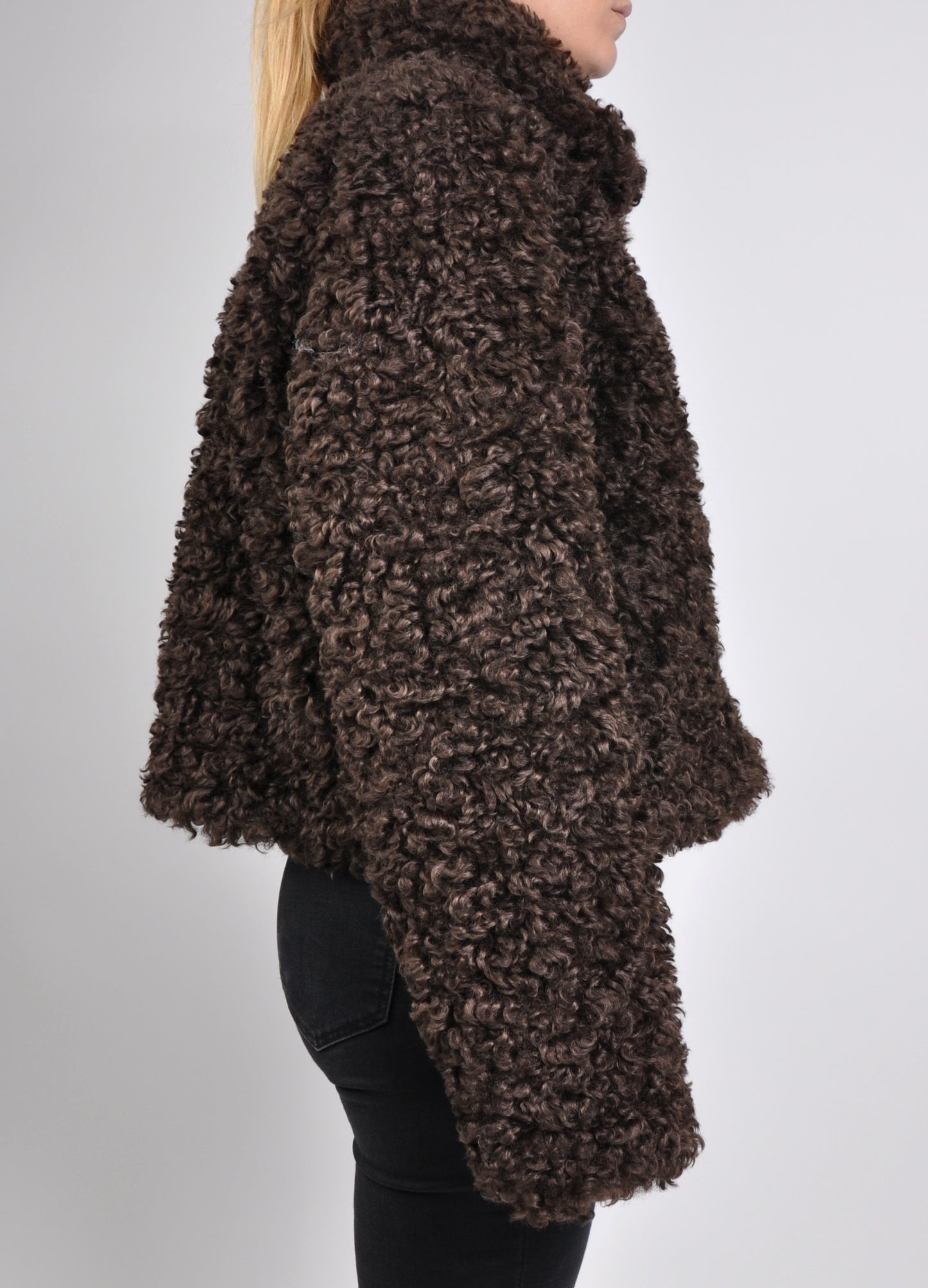MANTEAU COURT EN FAUSSE FOURRURE MOUTON