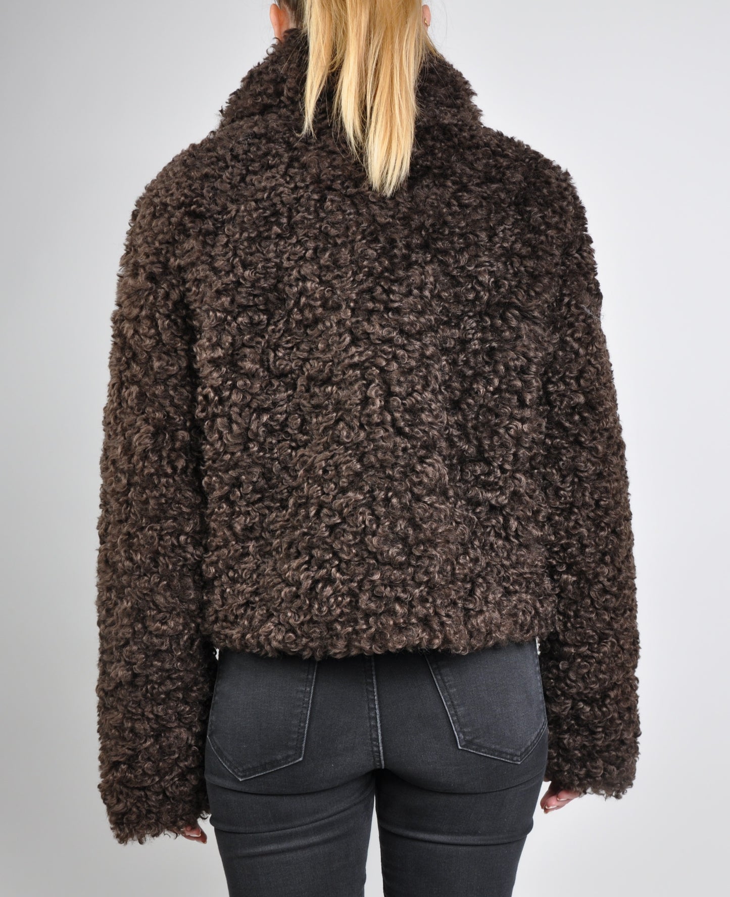 MANTEAU COURT EN FAUSSE FOURRURE MOUTON
