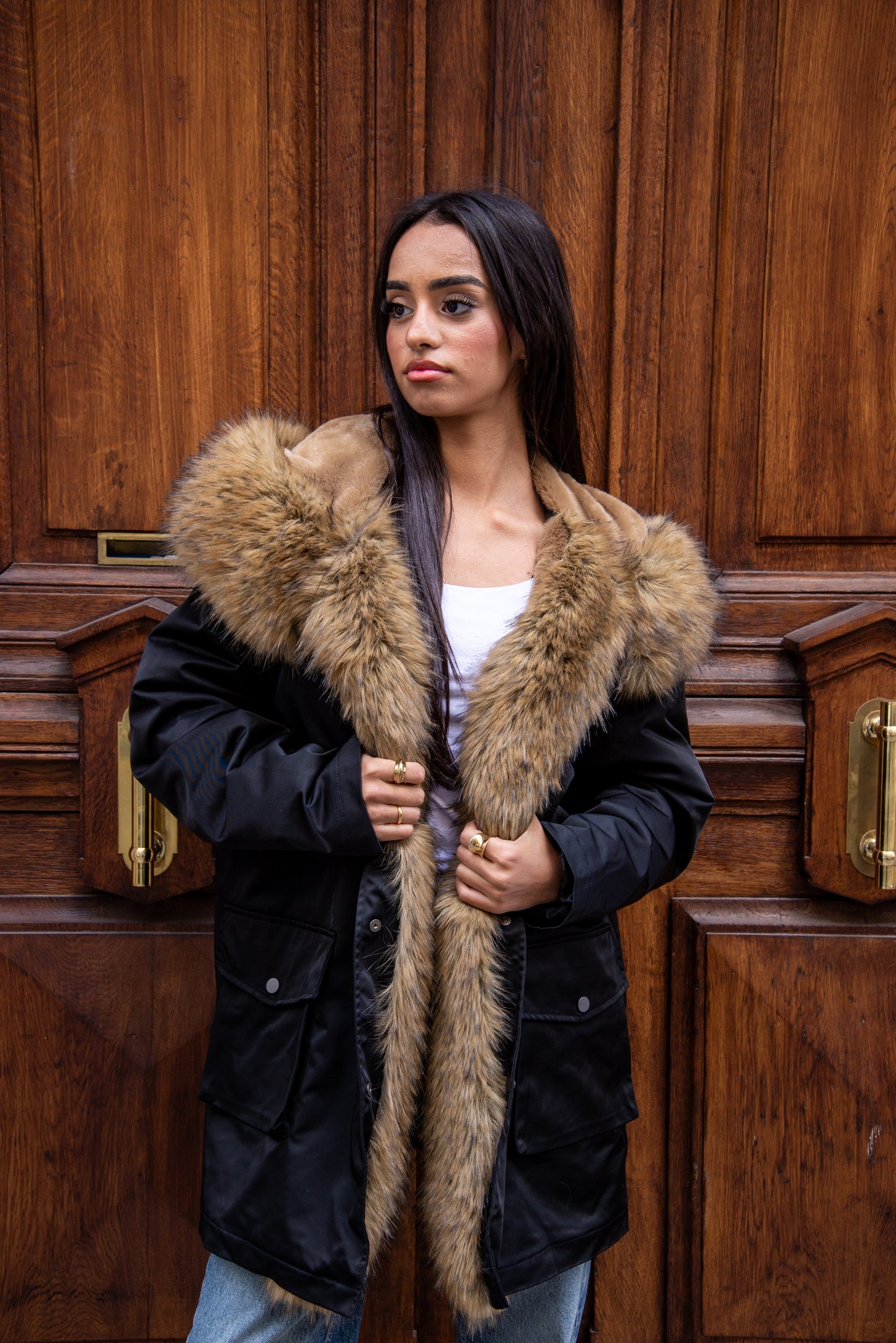 MANTEAU AVEC INTÉRIEUR ET COL EN FAUSSE FOURRURE