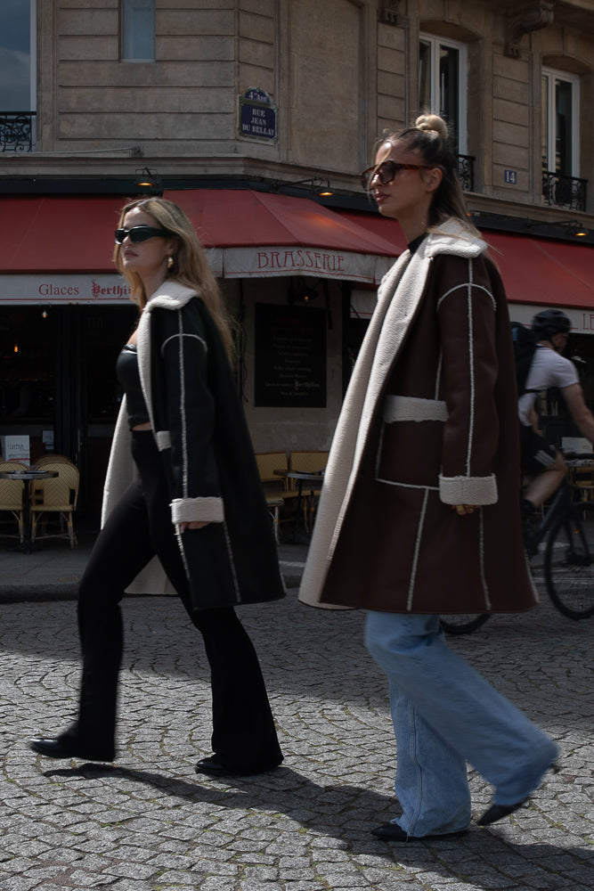 MANTEAU MI-LONG EN SIMILICUIR ET INTÉRIEUR FAUSSE FOURRURE