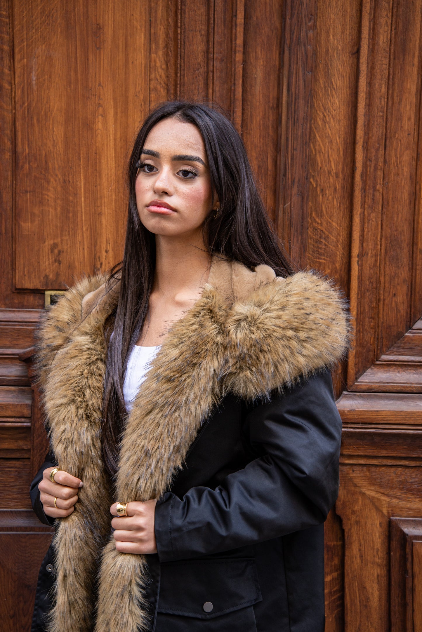 MANTEAU AVEC INTÉRIEUR ET COL EN FAUSSE FOURRURE