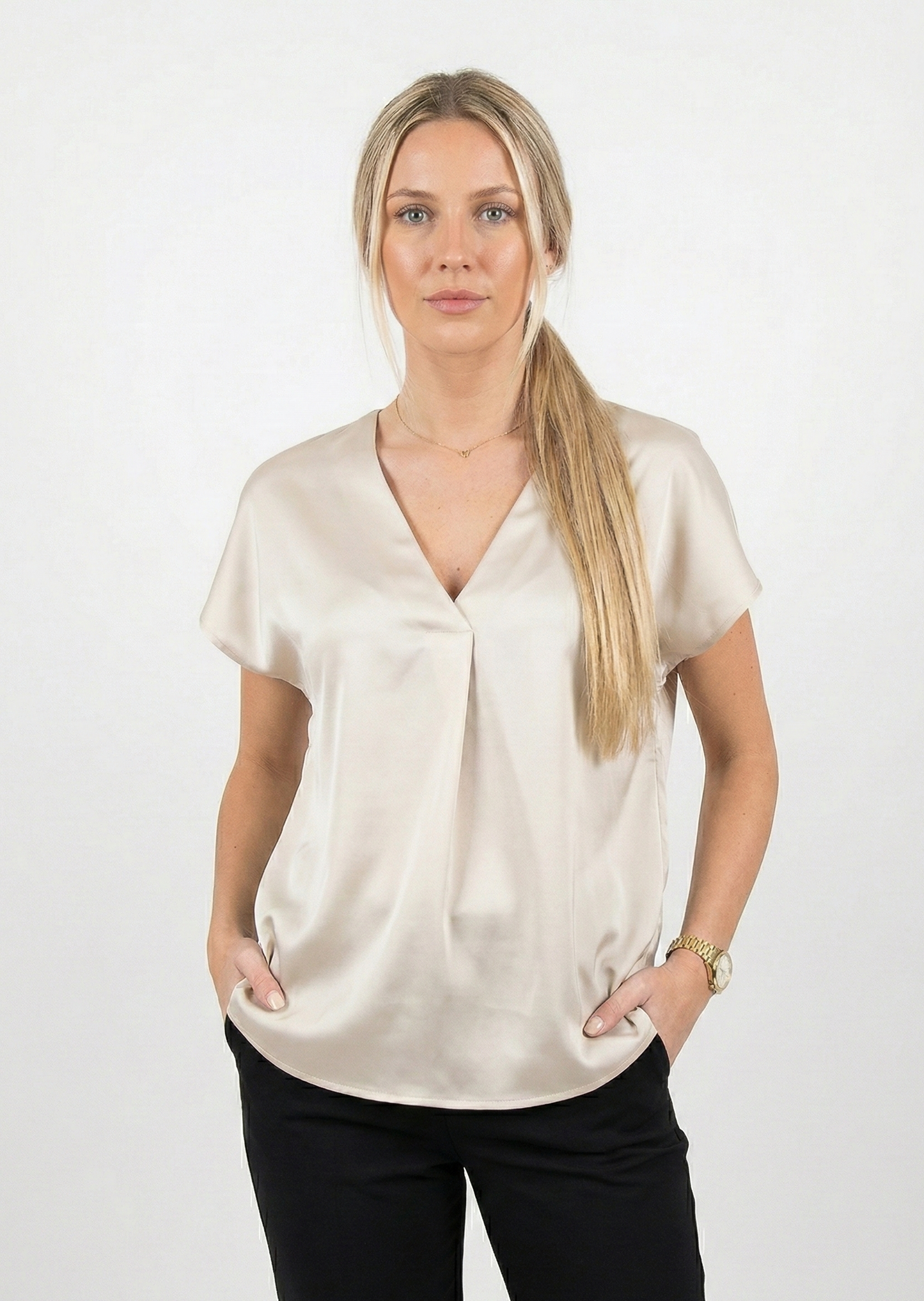 BLOUSE SATINÉE À MANCHES COURTES