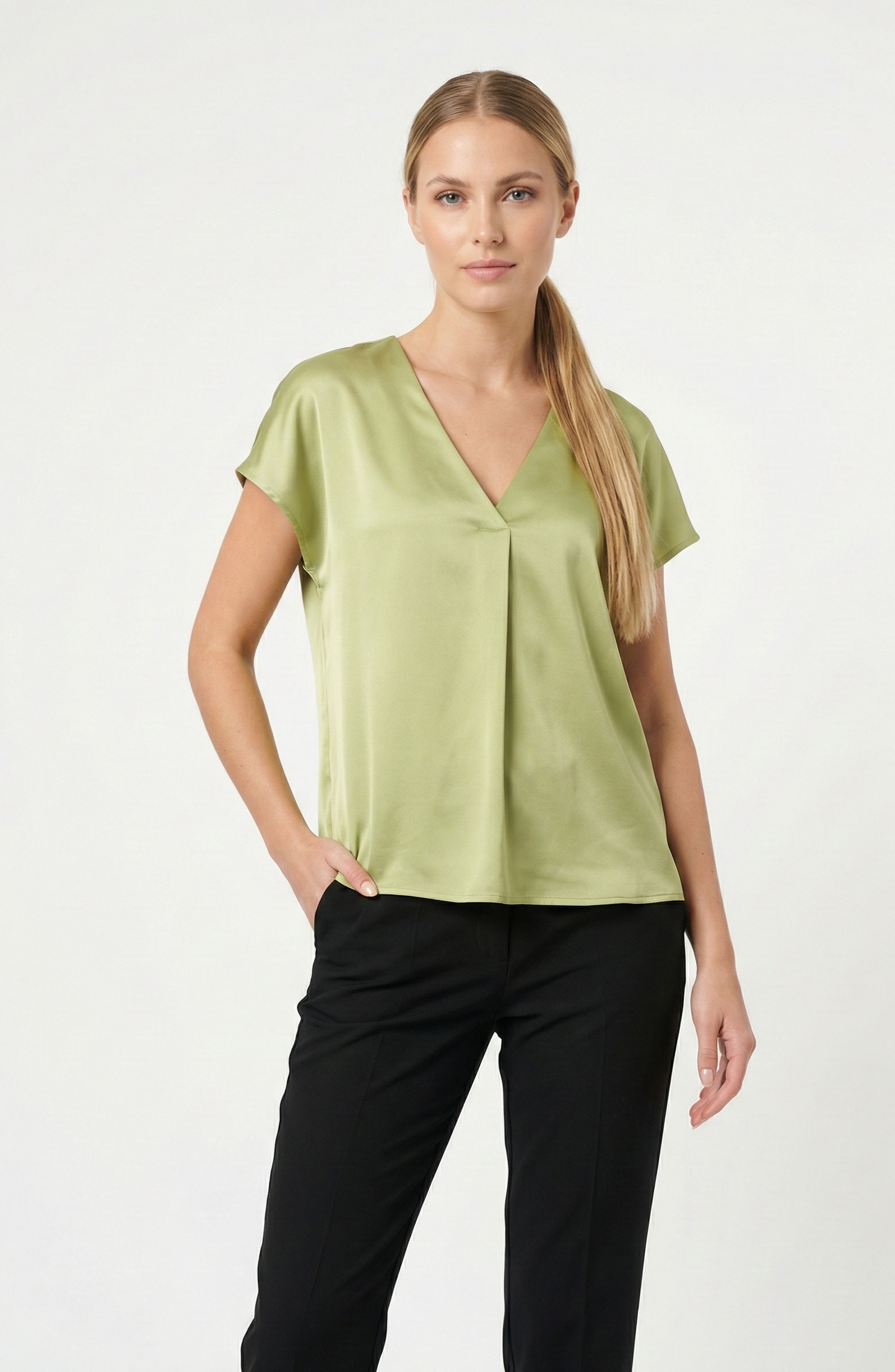 BLOUSE SATINÉE À MANCHES COURTES