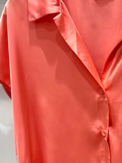 CAMISA SATINADA DE MANGA CORTA