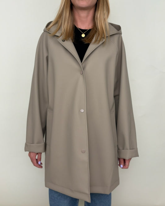 Parka impermeable con capucha