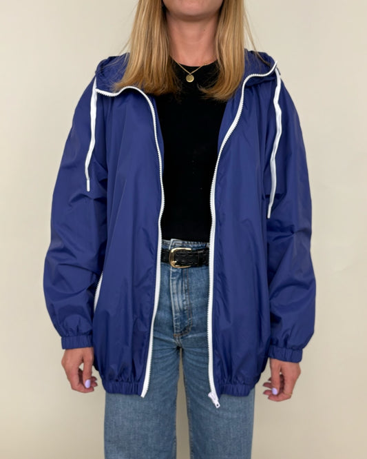 Chaqueta con capucha repelente al agua
