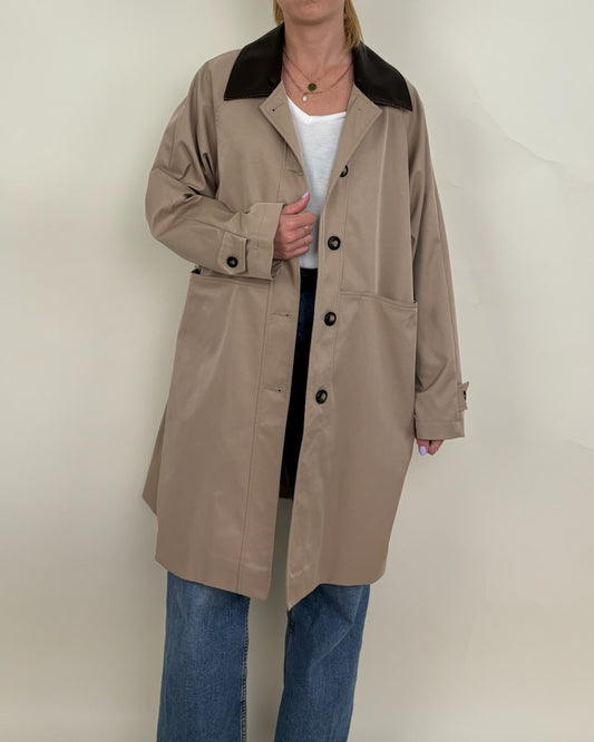 Parka con cuello en contraste