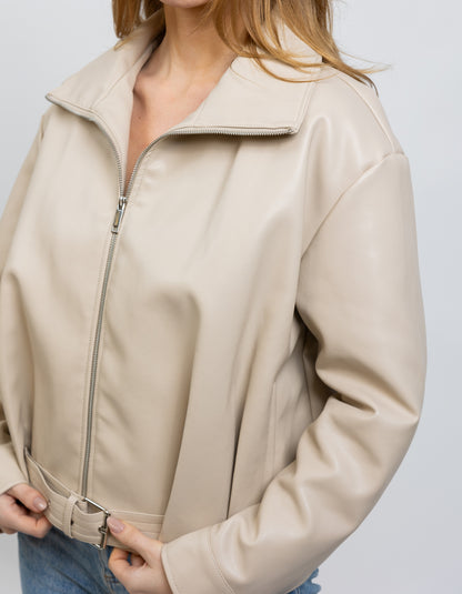 BLOUSON EN SIMILICUIR AVEC CEINTURE