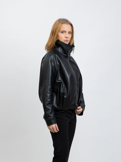 BLOUSON EN SIMILICUIR AVEC CEINTURE