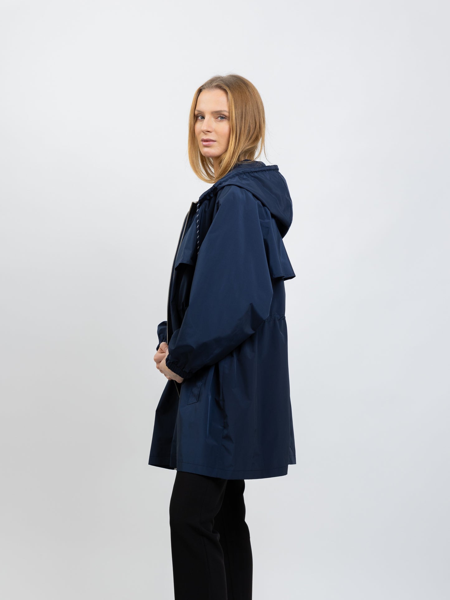 LIGHTWEIGHT PARKA WITH HOOD