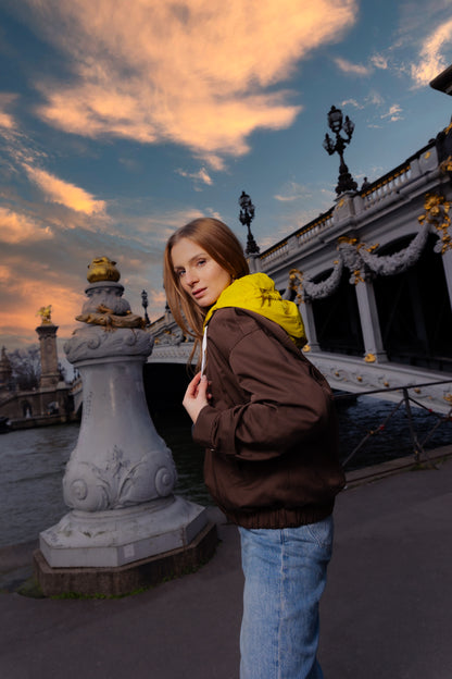 BLOUSON À CAPUCHE AMOVIBLE CONTRASTÉE