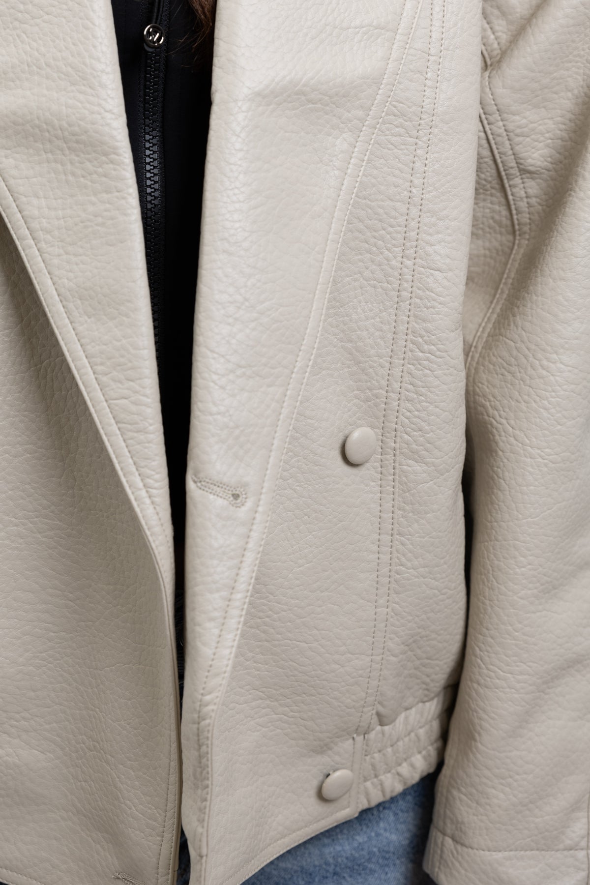 VESTE OVERSIZE EN SIMILICUIR GRAINÉ