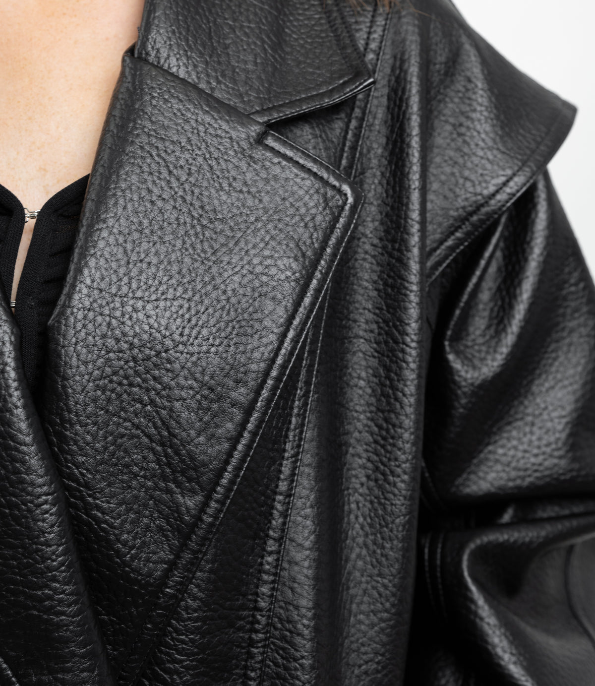VESTE OVERSIZE EN SIMILICUIR GRAINÉ