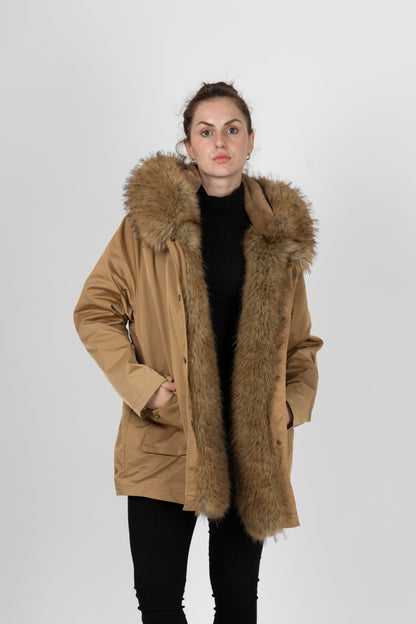 MANTEAU AVEC INTÉRIEUR ET COL EN FAUSSE FOURRURE