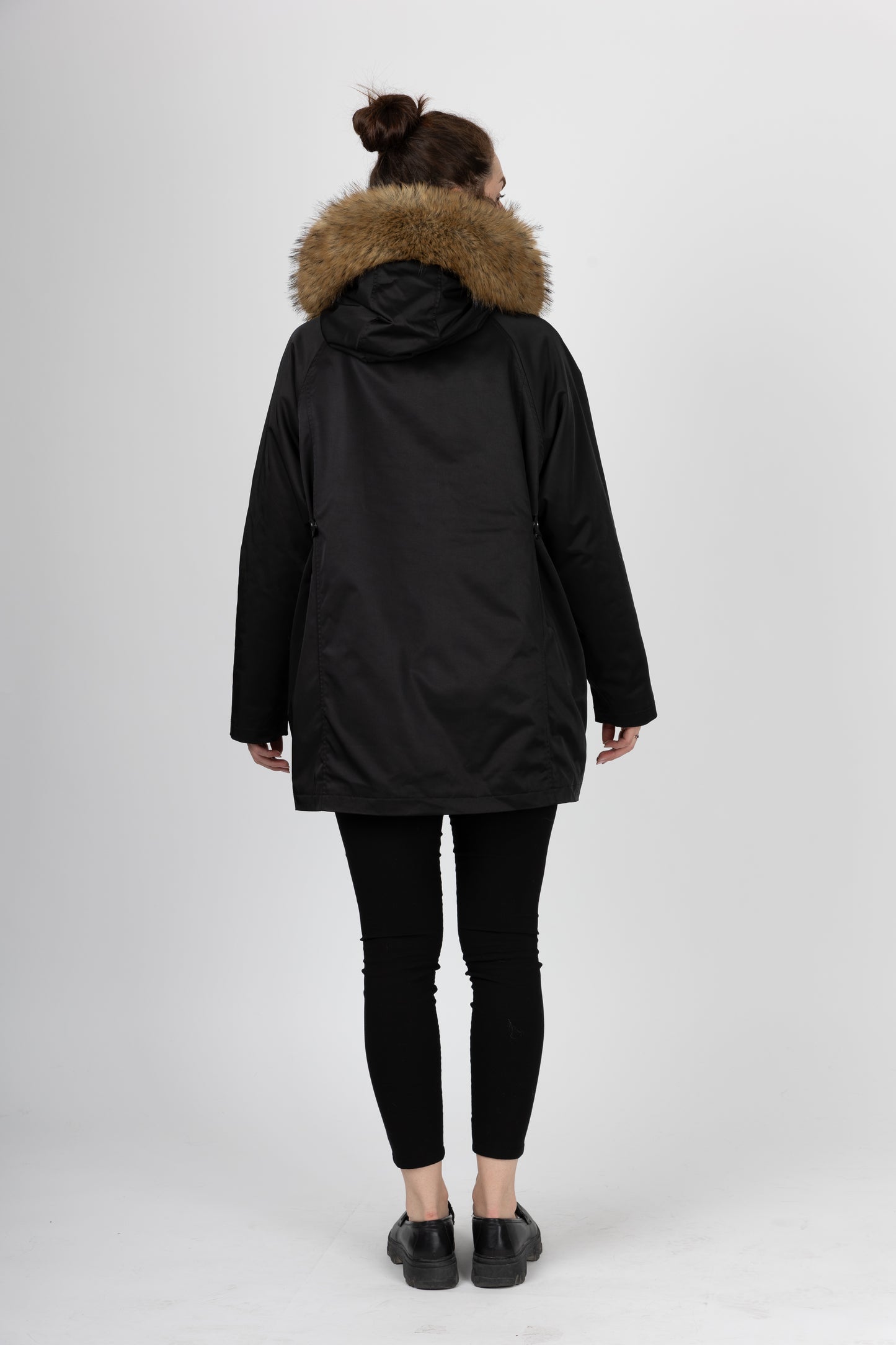 MANTEAU AVEC INTÉRIEUR ET COL EN FAUSSE FOURRURE