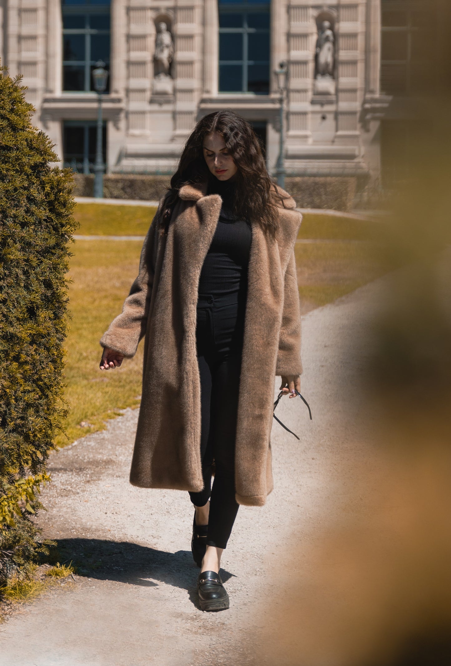 MANTEAU LONG EN FAUSSE FOURRURE