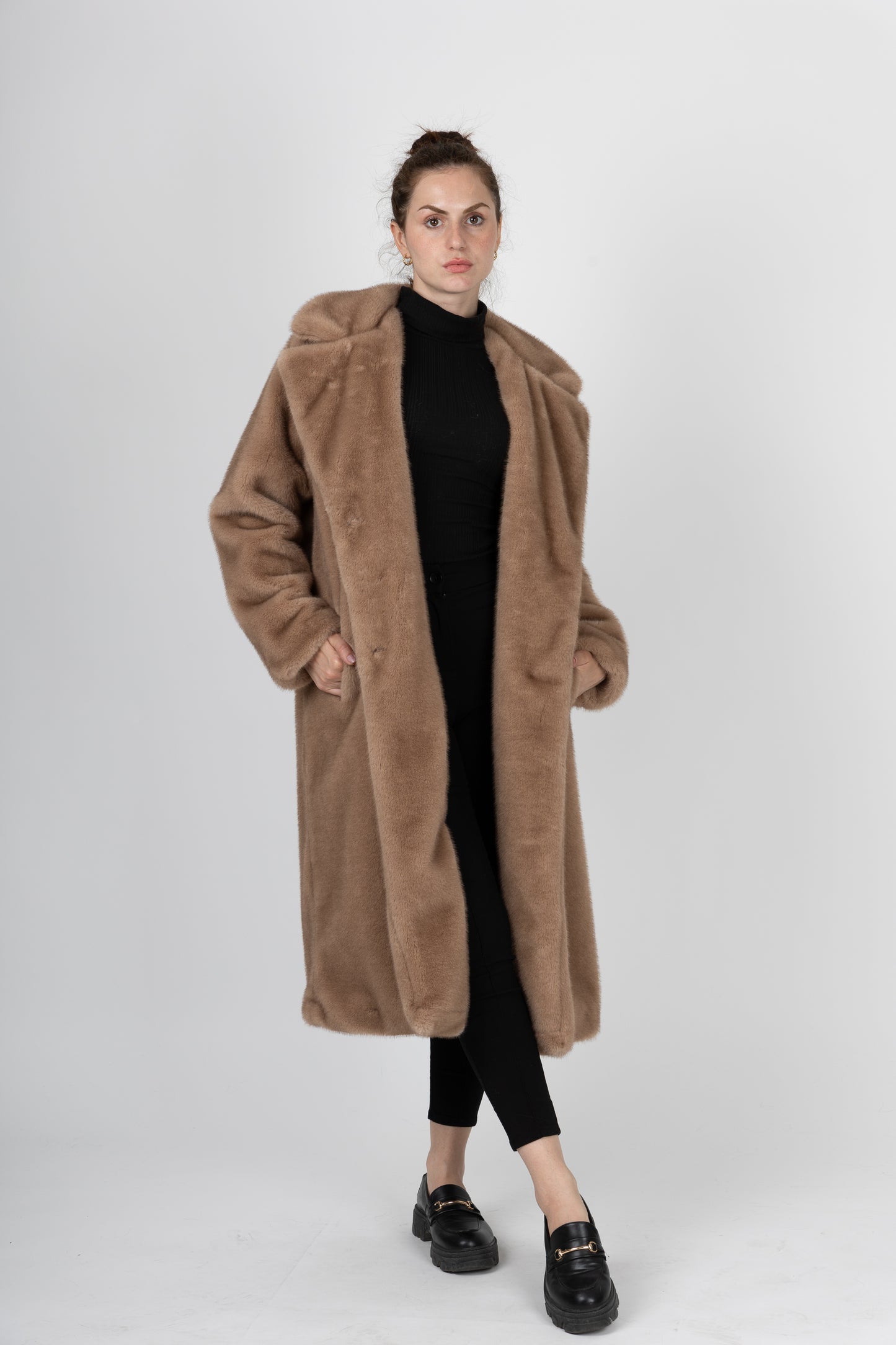 MANTEAU LONG EN FAUSSE FOURRURE