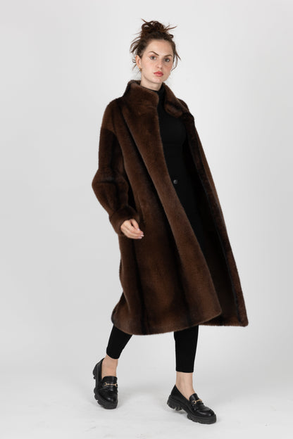 MANTEAU LONG EN FAUSSE FOURRURE À RAYURES