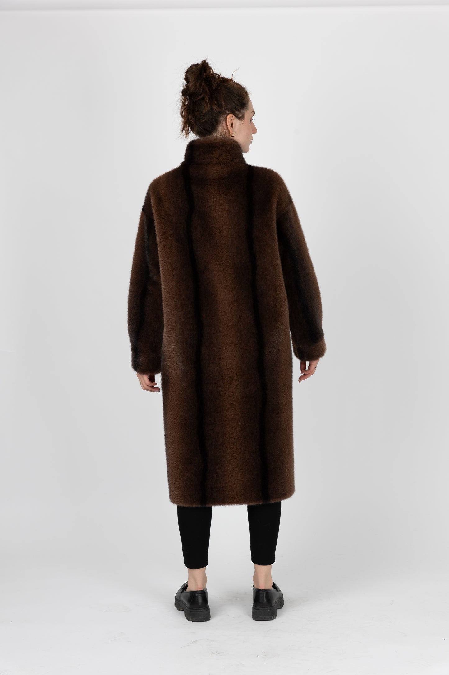 MANTEAU LONG EN FAUSSE FOURRURE À RAYURES