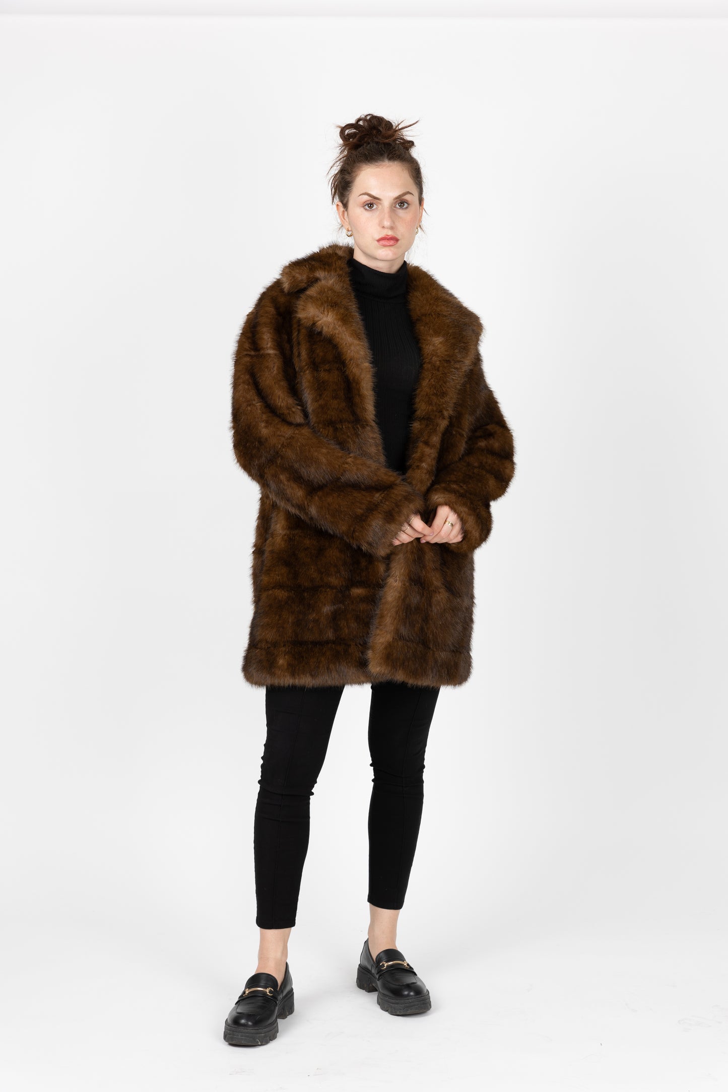 MANTEAU EN FAUSSE FOURRURE À RAYURES