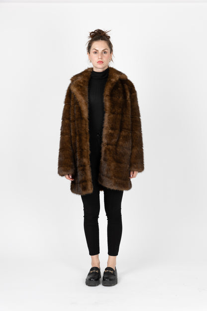 MANTEAU EN FAUSSE FOURRURE À RAYURES