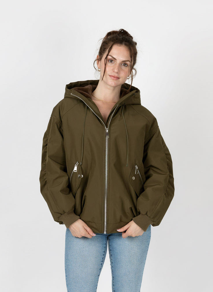 BLOUSON À CAPUCHE AVEC FAUSSE FOURRURE